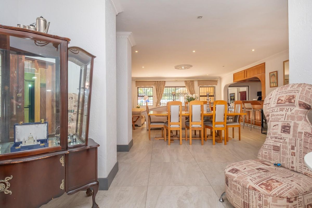 Sleek Contemporary Living in Waterval Estate - Photo 3