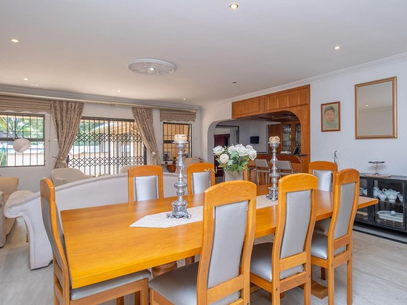 Sleek Contemporary Living in Waterval Estate - Photo 4