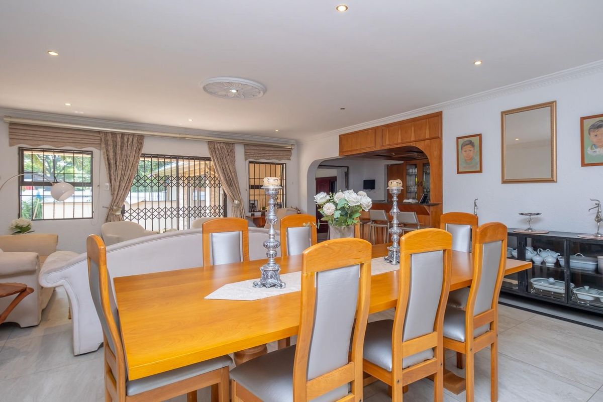 Sleek Contemporary Living in Waterval Estate - Photo 4