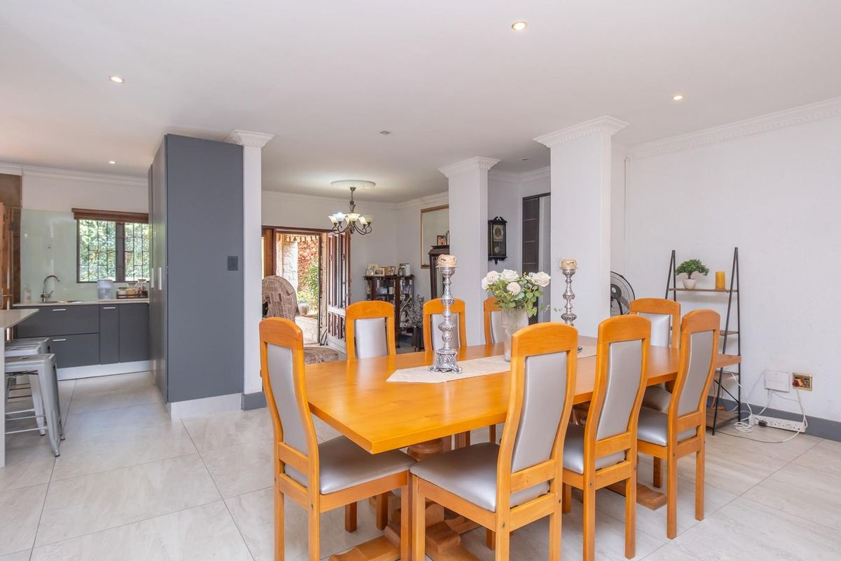 Sleek Contemporary Living in Waterval Estate - Photo 5