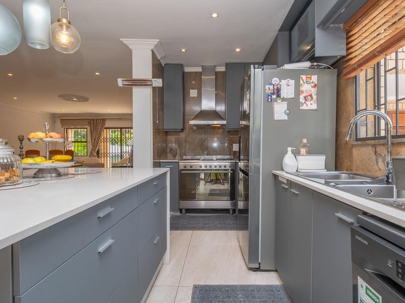 Sleek Contemporary Living in Waterval Estate - Photo 8