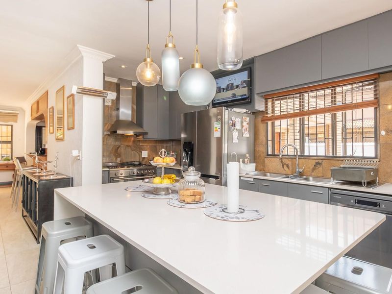 Sleek Contemporary Living in Waterval Estate - Photo 7