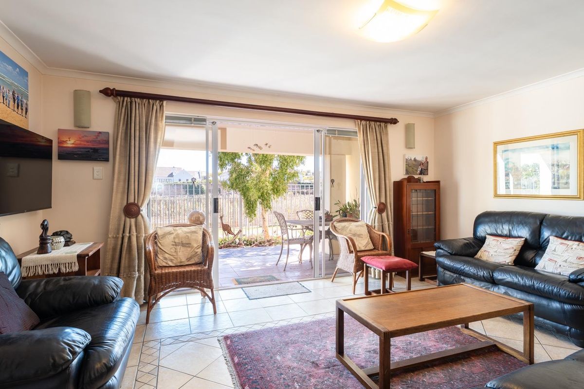 EXCLUSIVE SOLE MANDATE - UNMATCHED VALUE IN A SECURE ESTATE - Photo 5