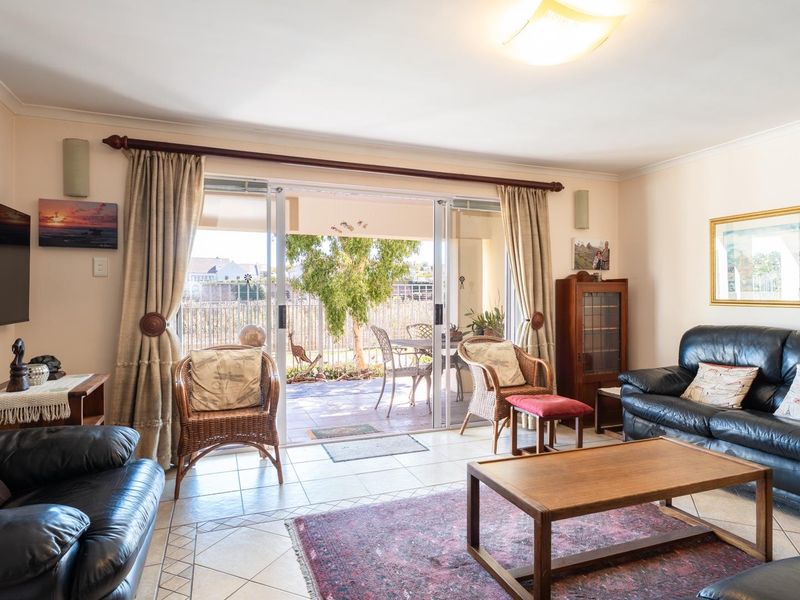 EXCLUSIVE SOLE MANDATE - UNMATCHED VALUE IN A SECURE ESTATE - Photo 5