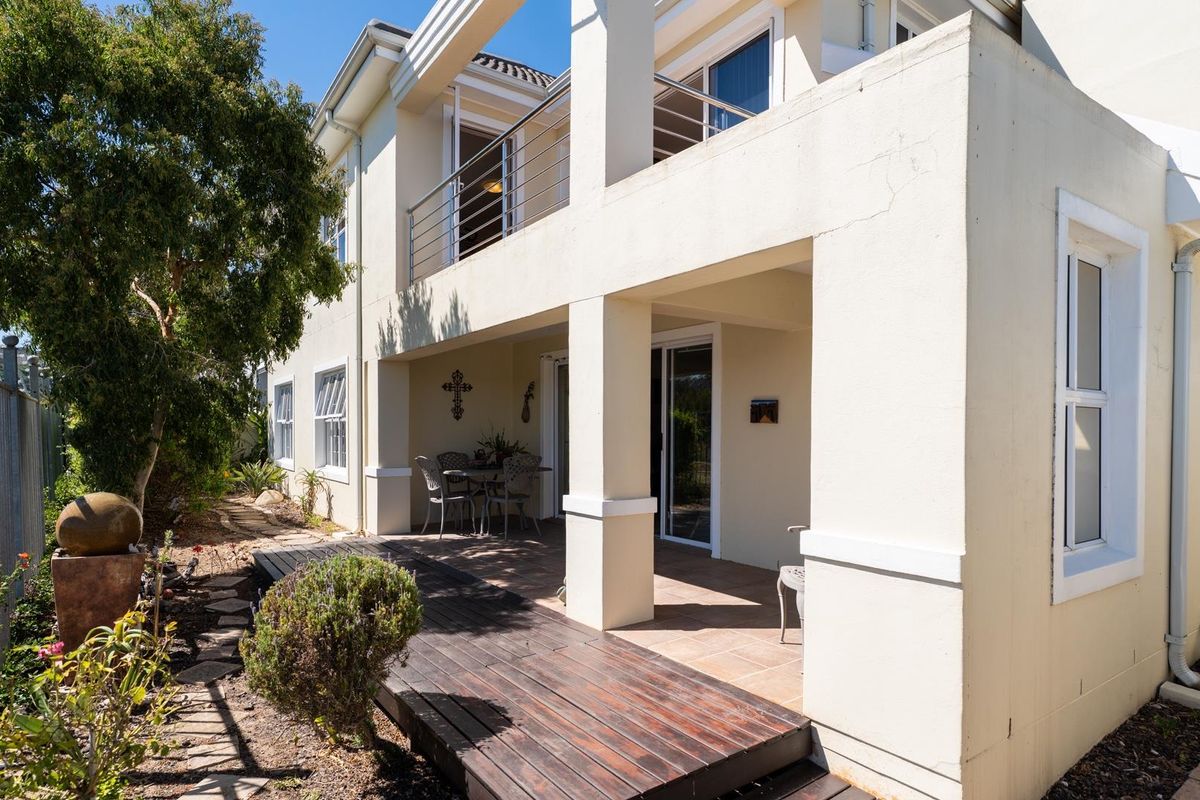 EXCLUSIVE SOLE MANDATE - UNMATCHED VALUE IN A SECURE ESTATE - Photo 2