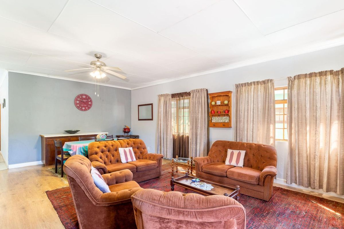 Great Address - Two Bedroom House with Spacious Rooms - Photo 4