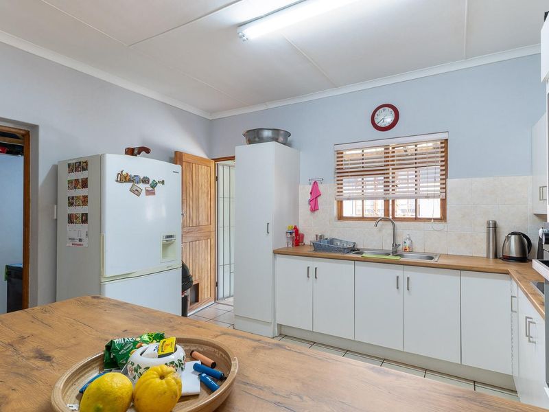 Great Address - Two Bedroom House with Spacious Rooms - Photo 10