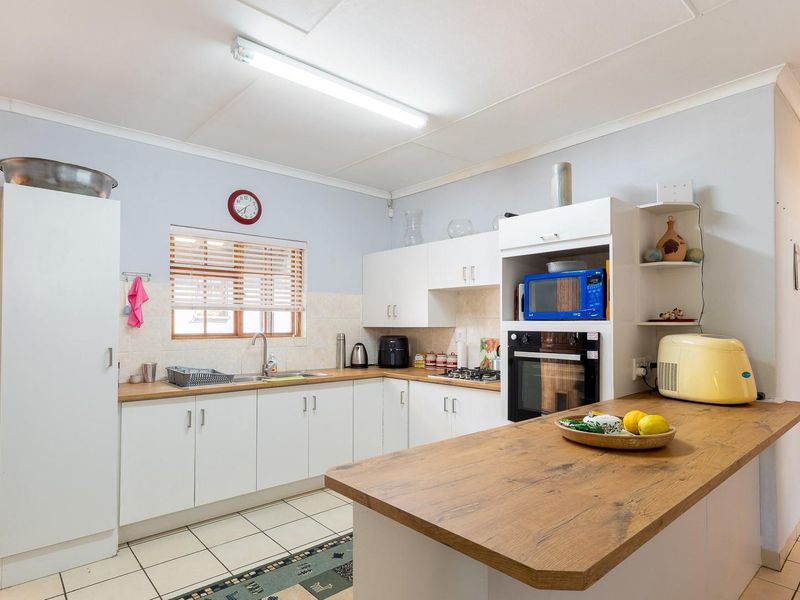 Great Address - Two Bedroom House with Spacious Rooms - Photo 8