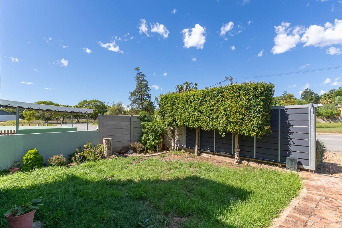 Great Address - Two Bedroom House with Spacious Rooms - Photo 2