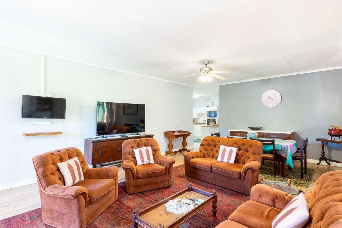 Great Address - Two Bedroom House with Spacious Rooms - Photo 5