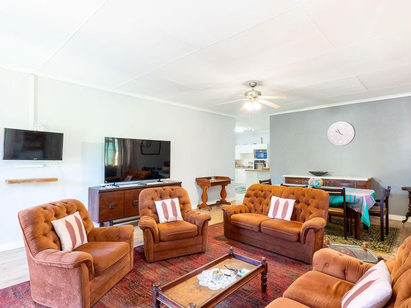 Great Address - Two Bedroom House with Spacious Rooms - Photo 5