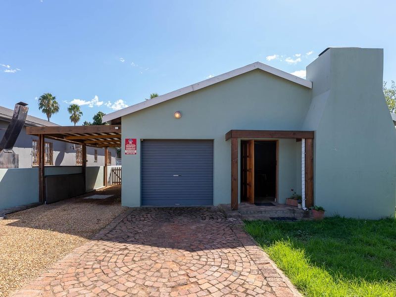 Great Address - Two Bedroom House with Spacious Rooms - Photo 1