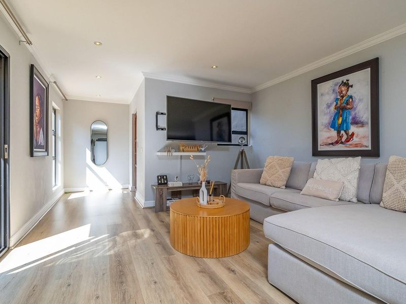 Fabulous four-bedroom family home - Photo 5