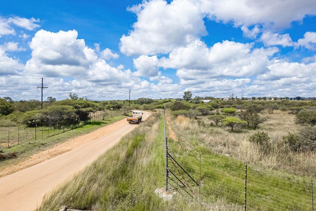 Your Blank Canvas: 4.7ha of untouched potential - Photo 2
