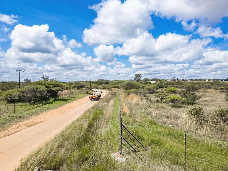 Your Blank Canvas: 4.7ha of untouched potential - Photo 2