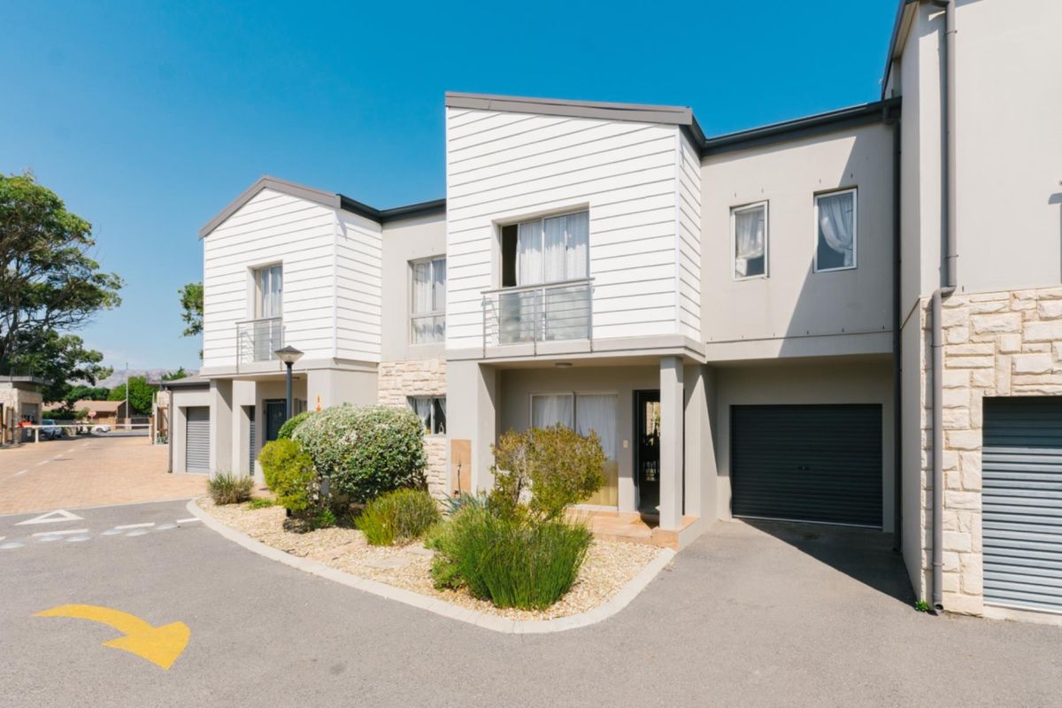 Welcome home - Secure Townhouse in Strand - Photo 3