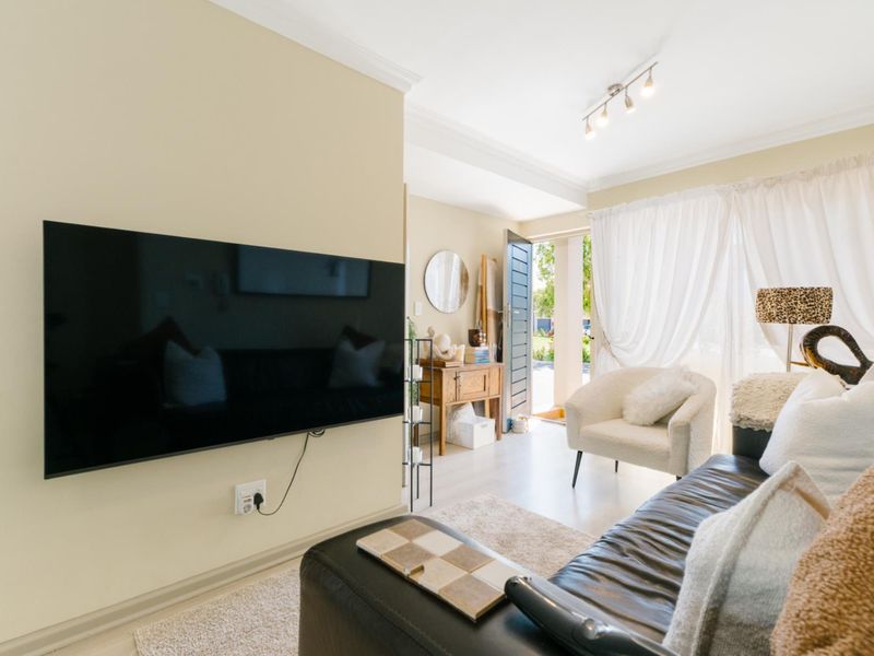 Welcome home - Secure Townhouse in Strand - Photo 7