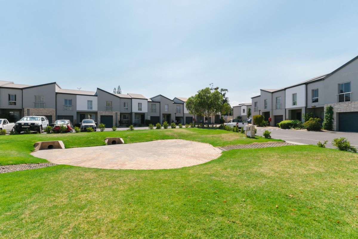 Welcome home - Secure Townhouse in Strand - Photo 2