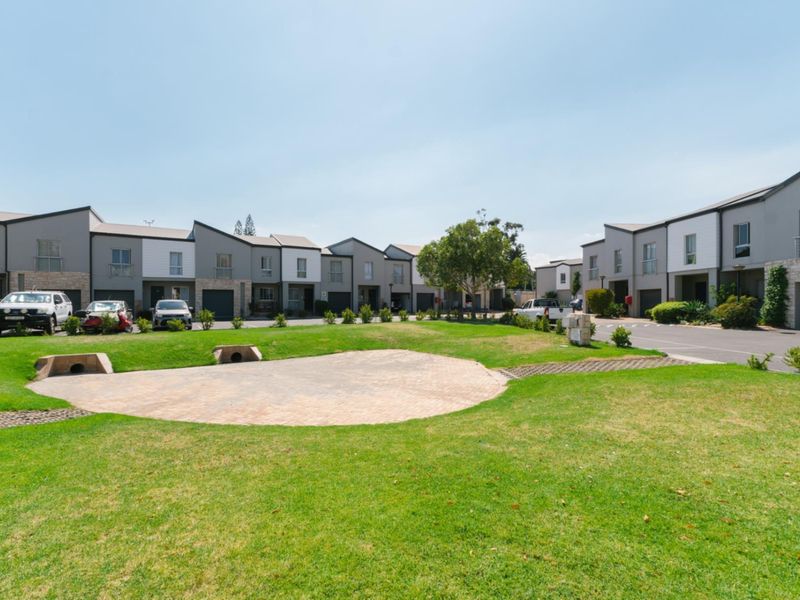 Welcome home - Secure Townhouse in Strand - Photo 2