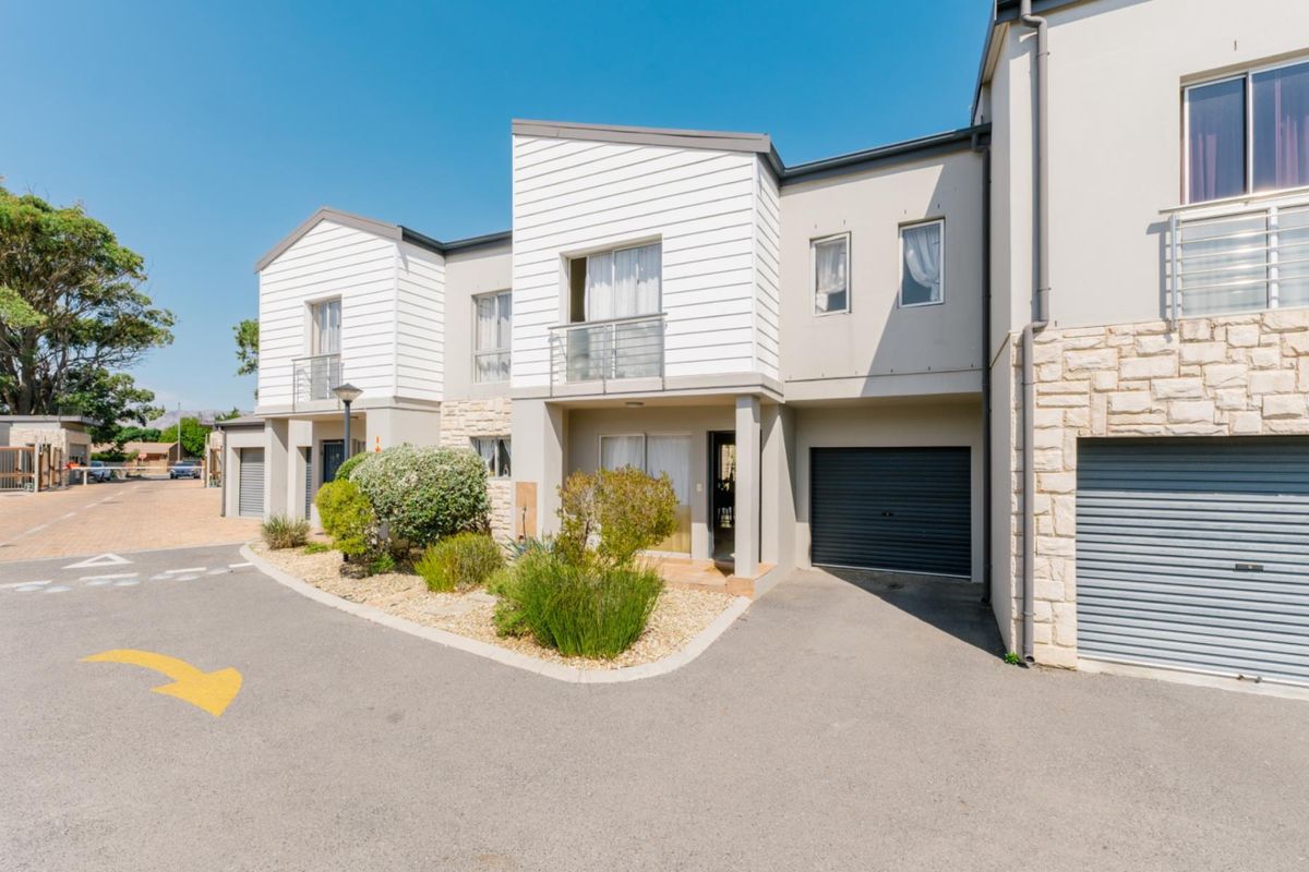 Welcome home - Secure Townhouse in Strand - Photo 4