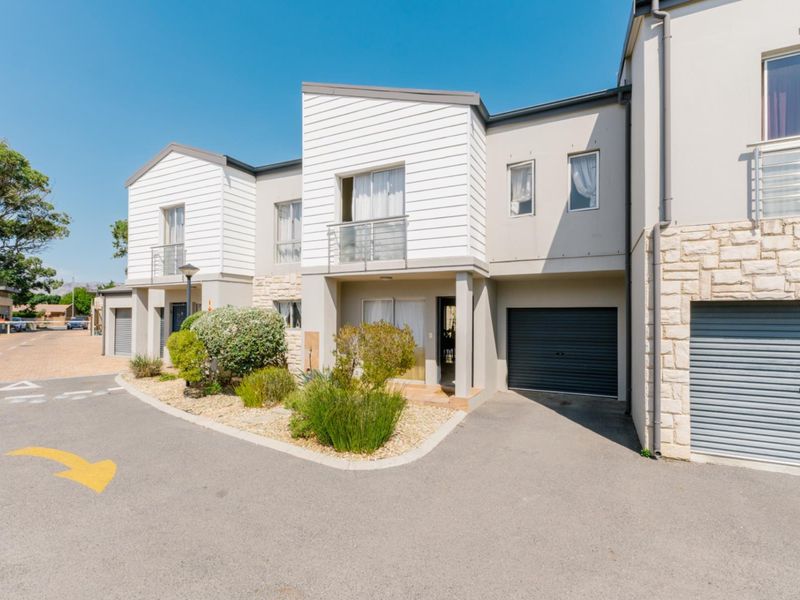 Welcome home - Secure Townhouse in Strand - Photo 4