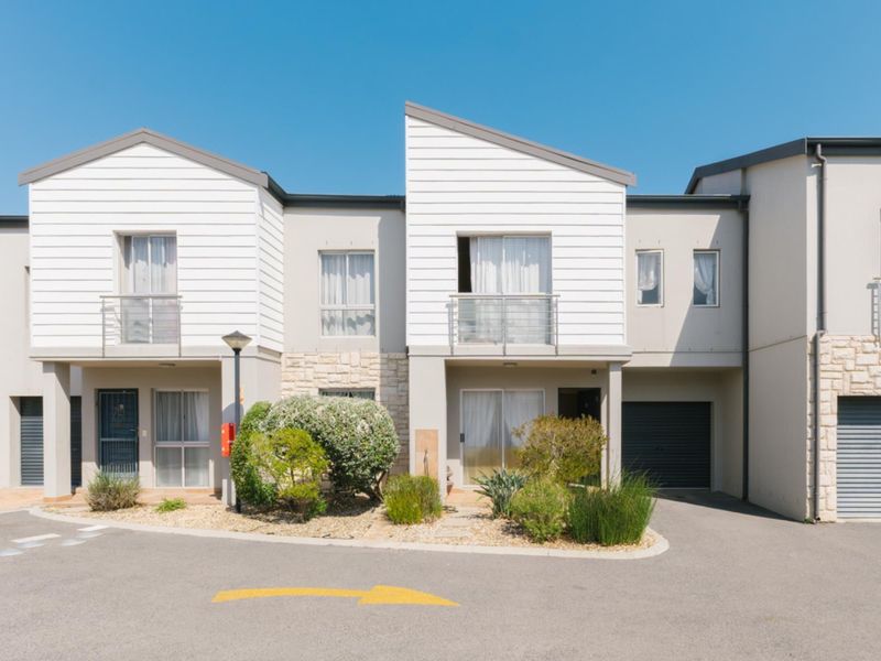 Welcome home - Secure Townhouse in Strand - Photo 5