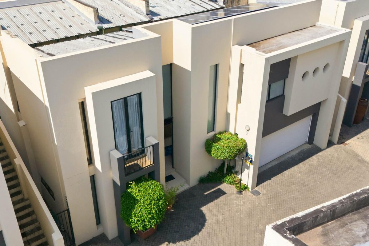 Modern 3 Bedroom Townhouse for Sale in Bryanston - Photo 5