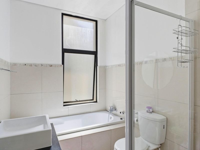 Modern 3 Bedroom Townhouse for Sale in Bryanston - Photo 10