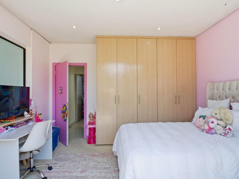 Modern 3 Bedroom Townhouse for Sale in Bryanston - Photo 6