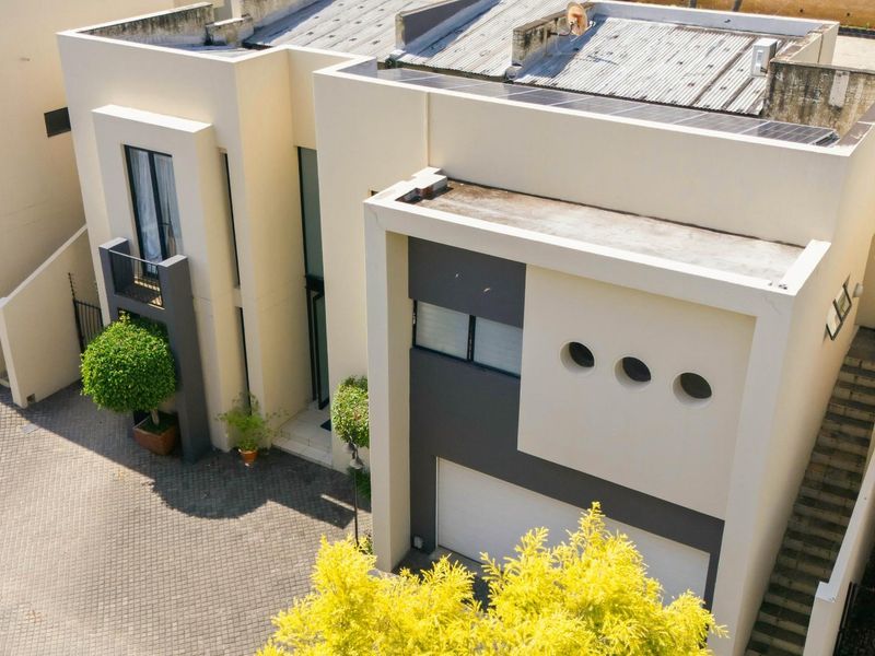 Modern 3 Bedroom Townhouse for Sale in Bryanston - Photo 4