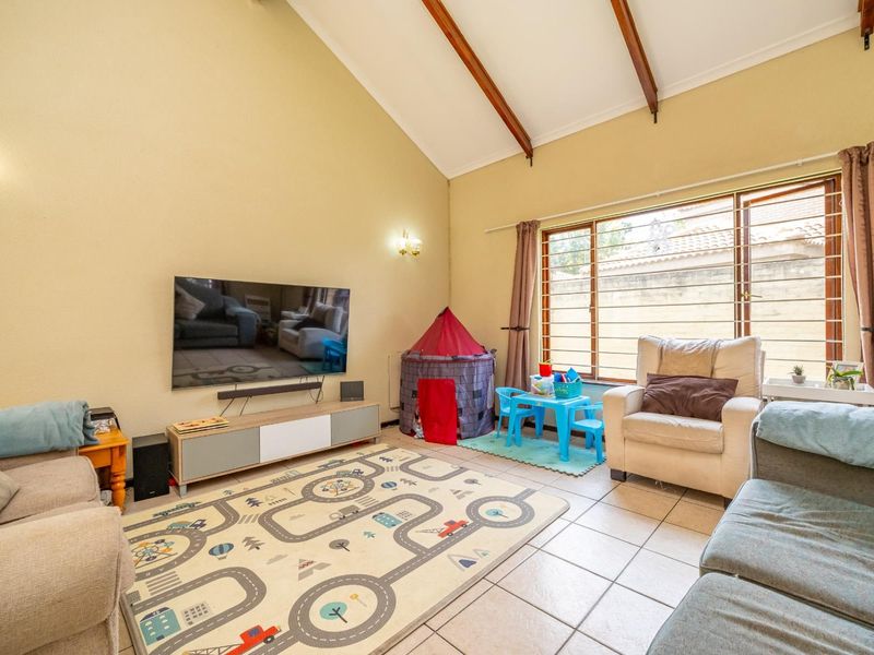 Free Standing 3 or 4 Bed Home - No Levies - Photo 6