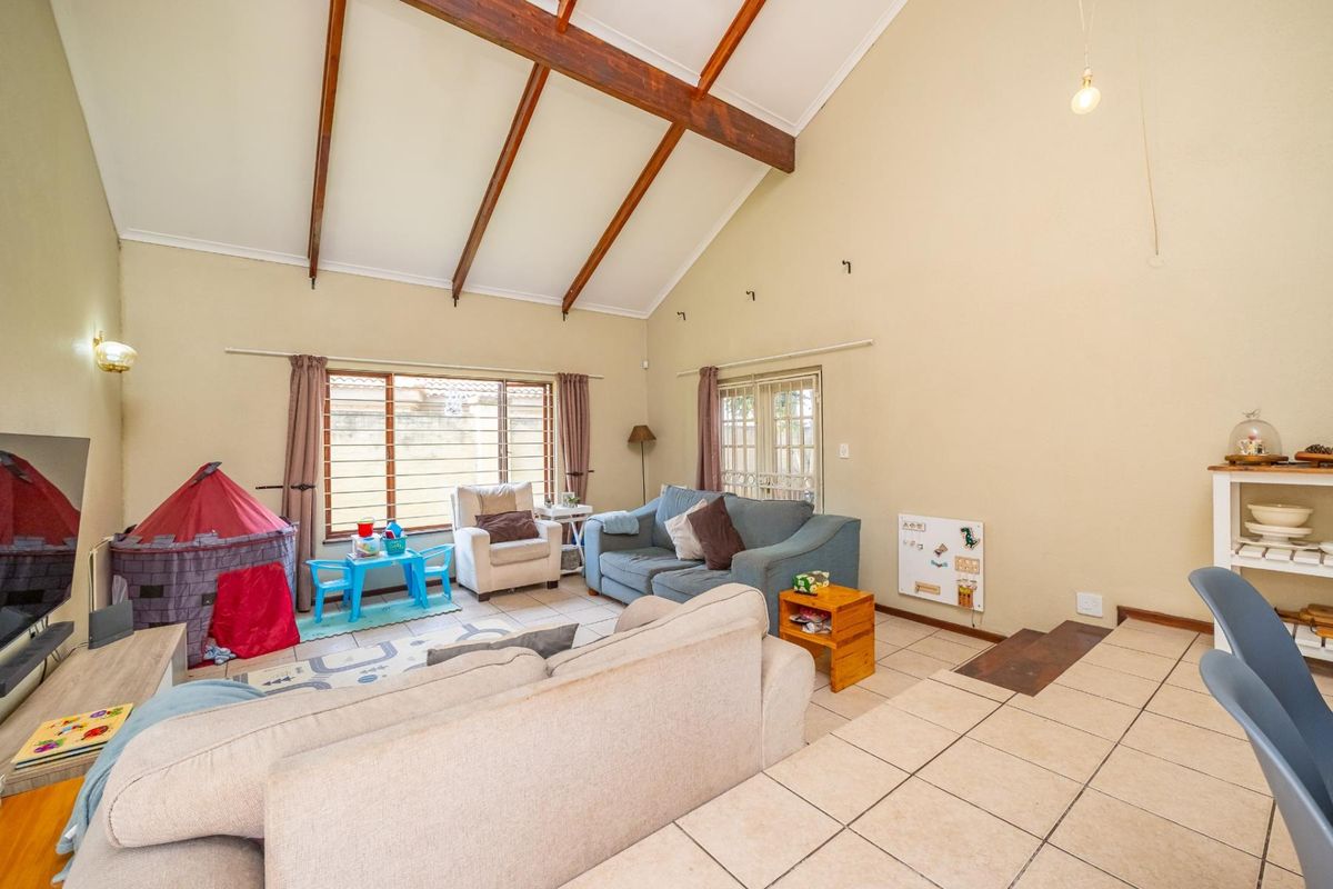 Free Standing 3 or 4 Bed Home - No Levies - Photo 4