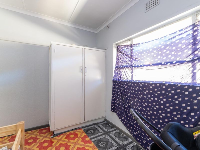 2 Bedroom Apartment (which can easily be converted into a 3-bedroom property) FOR SALE in Bellville - Photo 6