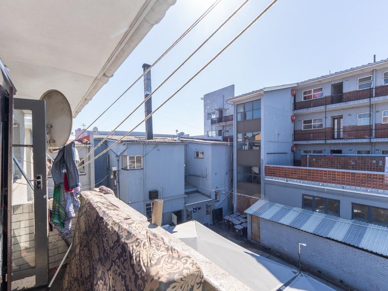 2 Bedroom Apartment (which can easily be converted into a 3-bedroom property) FOR SALE in Bellville - Photo 8