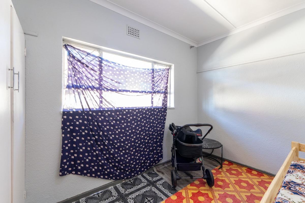 2 Bedroom Apartment (which can easily be converted into a 3-bedroom property) FOR SALE in Bellville - Photo 5