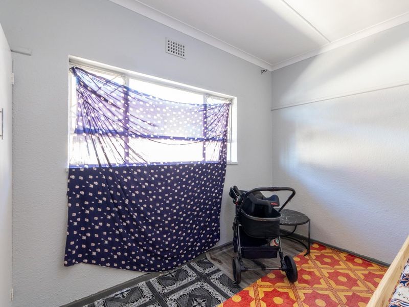 2 Bedroom Apartment (which can easily be converted into a 3-bedroom property) FOR SALE in Bellville - Photo 5