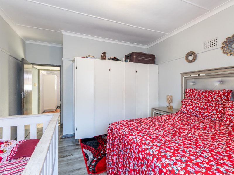 2 Bedroom Apartment (which can easily be converted into a 3-bedroom property) FOR SALE in Bellville - Photo 4