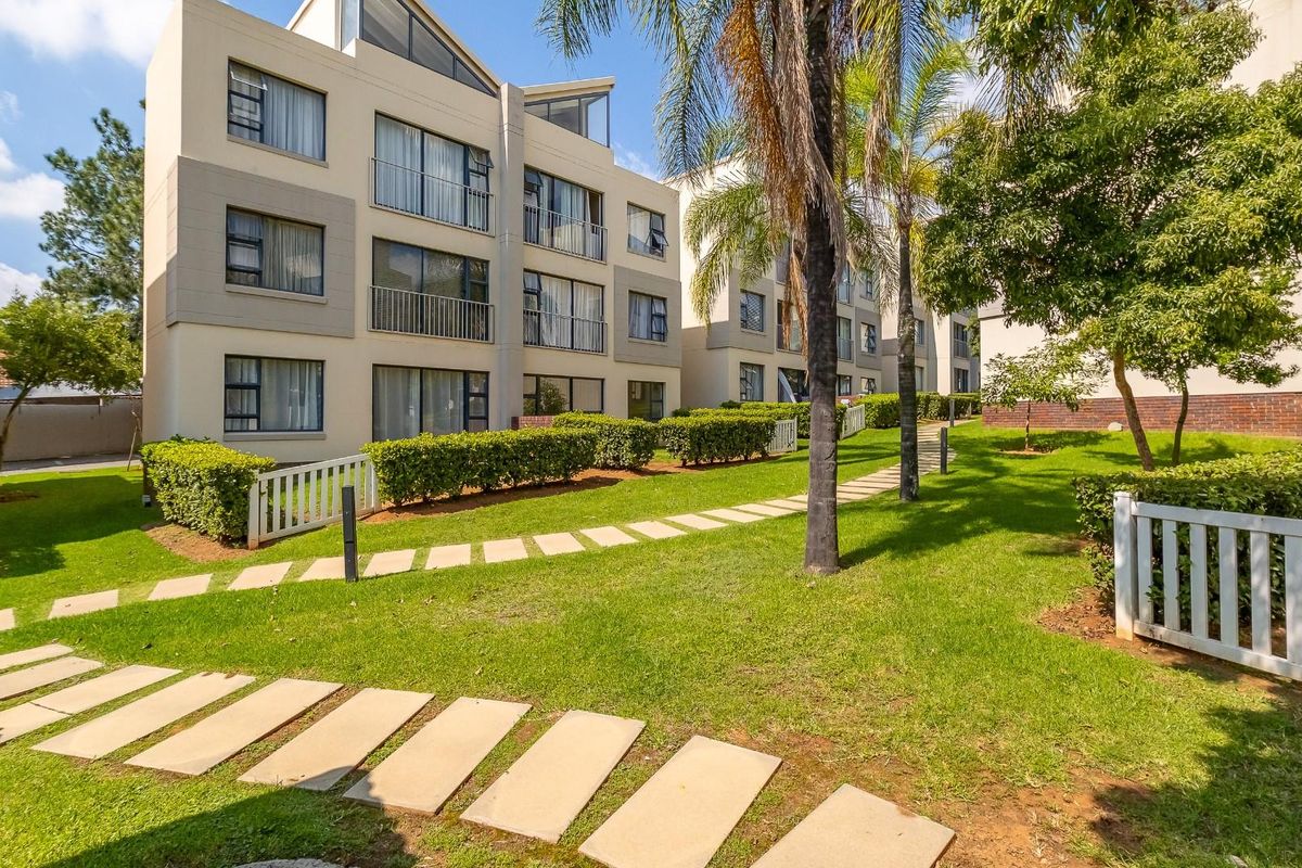 1-Bedroom Apartment for Sale in Fourways - Ideal Investment Opportunity - Photo 2