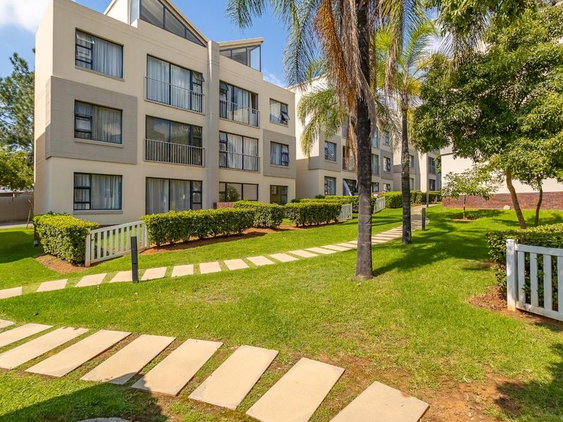 1-Bedroom Apartment for Sale in Fourways - Ideal Investment Opportunity - Photo 2