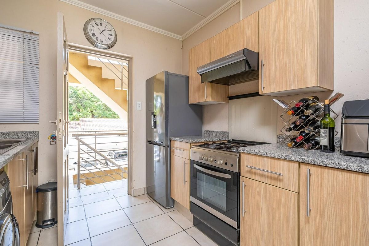 1-Bedroom Apartment for Sale in Fourways - Ideal Investment Opportunity - Photo 3