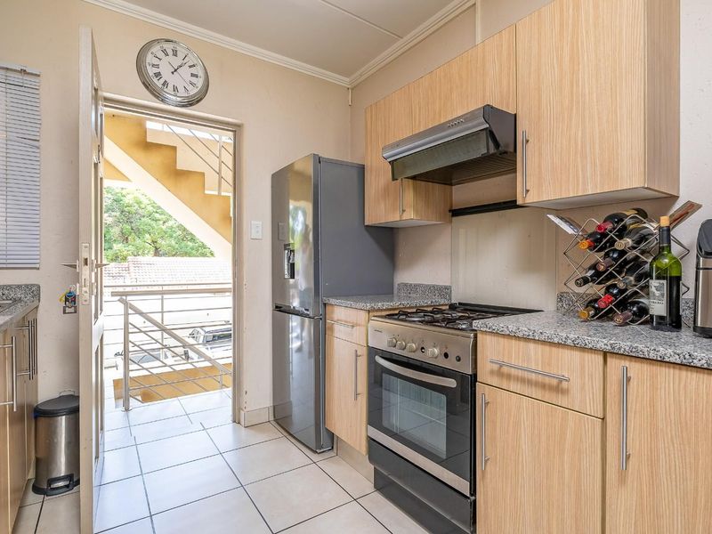 1-Bedroom Apartment for Sale in Fourways - Ideal Investment Opportunity - Photo 3