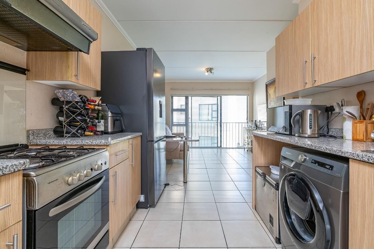 1-Bedroom Apartment for Sale in Fourways - Ideal Investment Opportunity - Photo 4