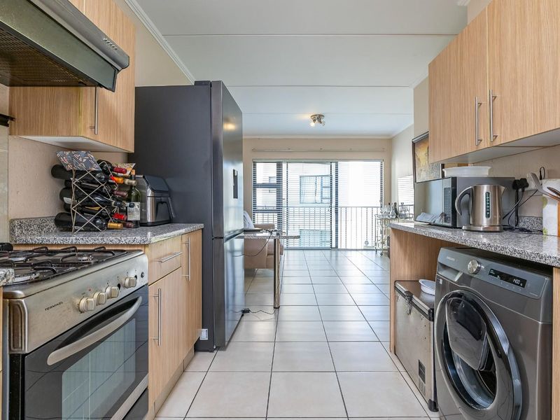 1-Bedroom Apartment for Sale in Fourways - Ideal Investment Opportunity - Photo 4