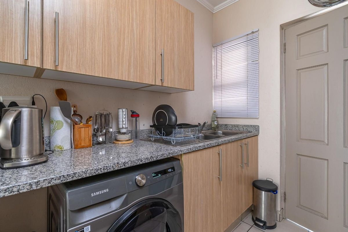 1-Bedroom Apartment for Sale in Fourways - Ideal Investment Opportunity - Photo 5
