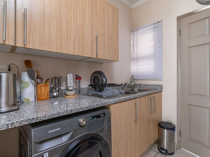 1-Bedroom Apartment for Sale in Fourways - Ideal Investment Opportunity - Photo 5