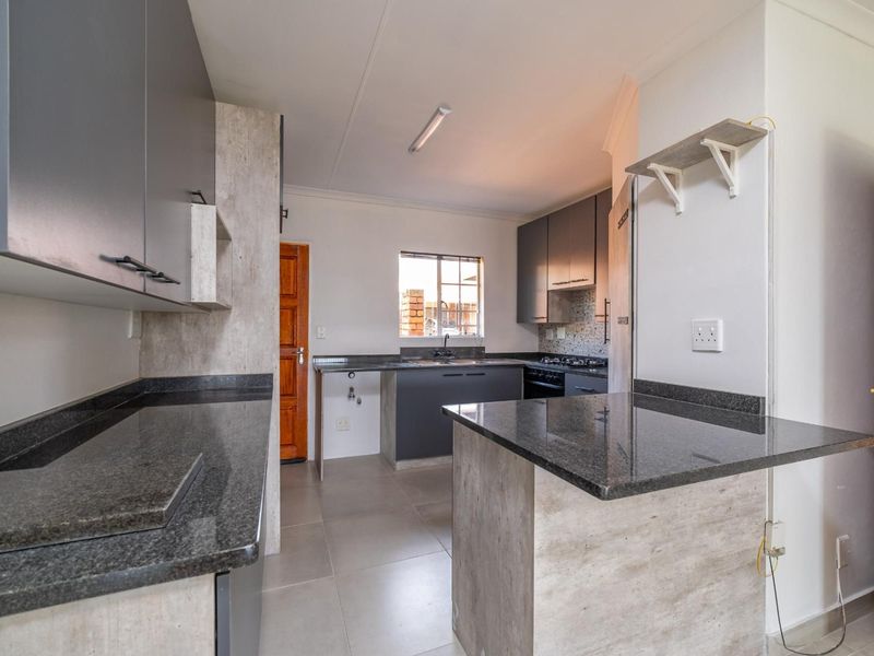 3 Bedroom Townhouse in Secure Complex for Sale in Elarduspark - Photo 10