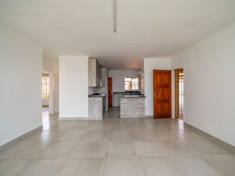 3 Bedroom Townhouse in Secure Complex for Sale in Elarduspark - Photo 9