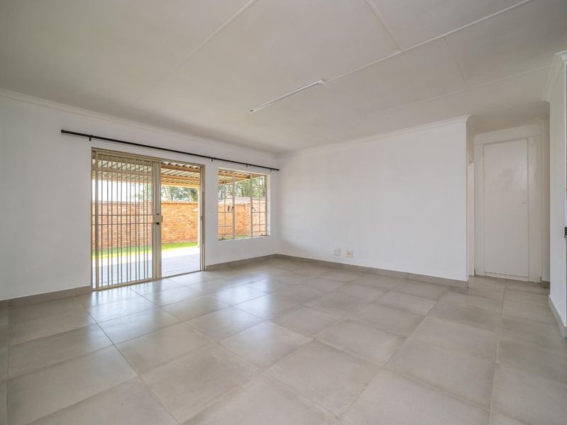 3 Bedroom Townhouse in Secure Complex for Sale in Elarduspark - Photo 8