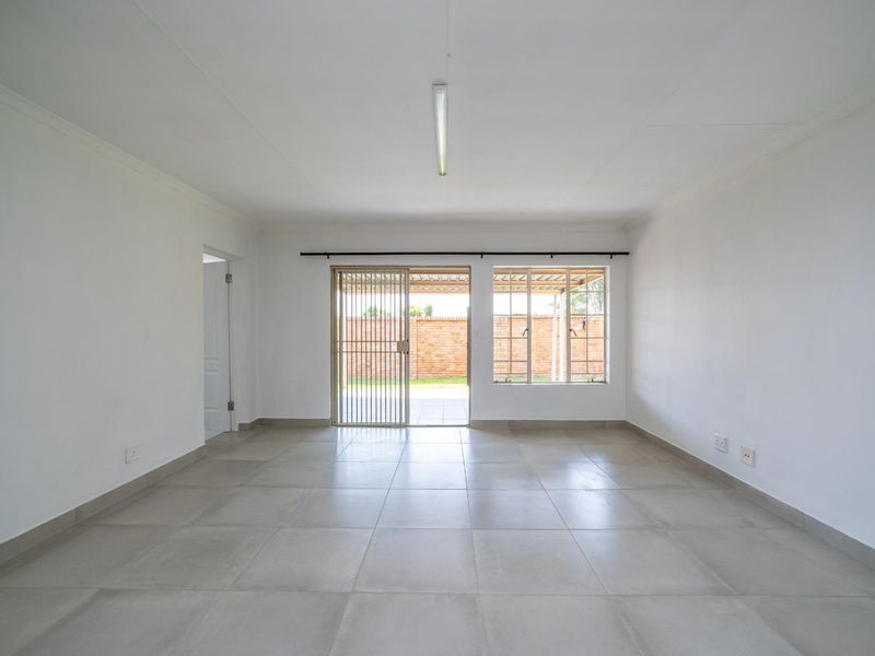 3 Bedroom Townhouse in Secure Complex for Sale in Elarduspark - Photo 7