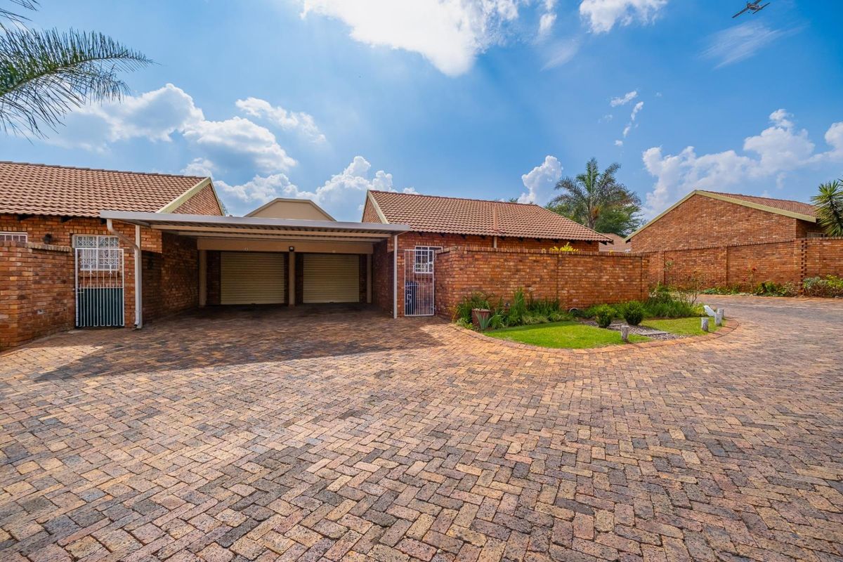 3 Bedroom Townhouse in Secure Complex for Sale in Elarduspark - Photo 3